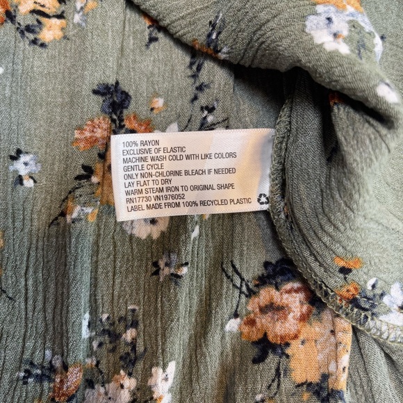 Juniors Xhilaration Sage Green Midi Crop Top with Wildflowers Size Small JD - Picture 6 of 6